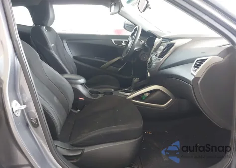 2013 Hyundai Veloster Base W/Black z USA, uszkodzony, nr VIN KMHTC6AD6DU131842